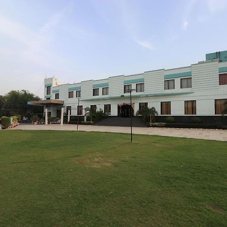 Oyo 33387 Laxmi Lawn And Resort Suite Lucknow Exterior photo
